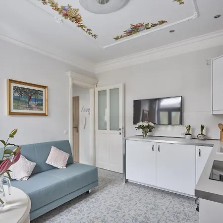 Apartment Apart House Plesia *